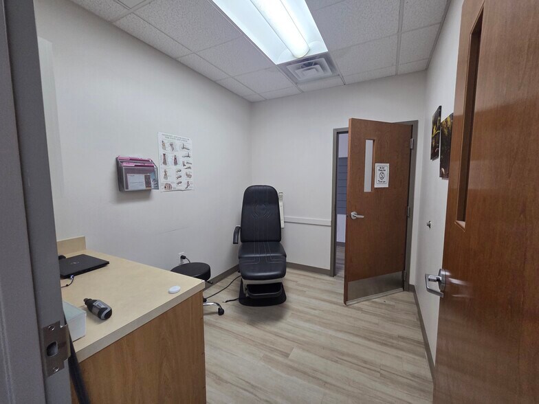 More Photos Of 1300 Wyoming Blvd NE, Albuquerque Office For Sale