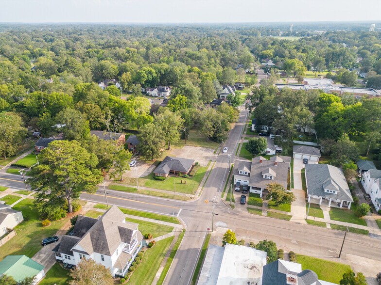 More Photos Of 900 E Broad St, West Point Office For Sale