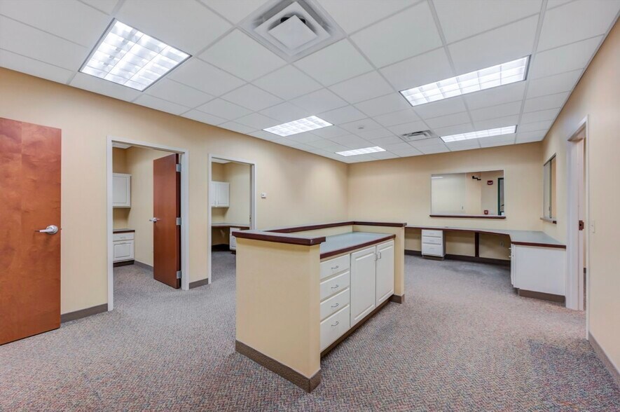 More Photos Of 1110 Clay Ave, Dunmore Medical For Lease