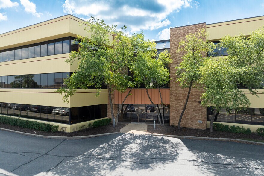 More Photos Of 1655 N Arlington Heights Rd, Arlington Heights Medical For Lease