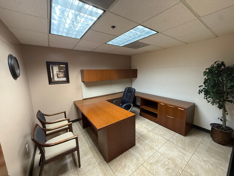 More Photos Of 202 E Earll Dr, Phoenix Medical For Sale