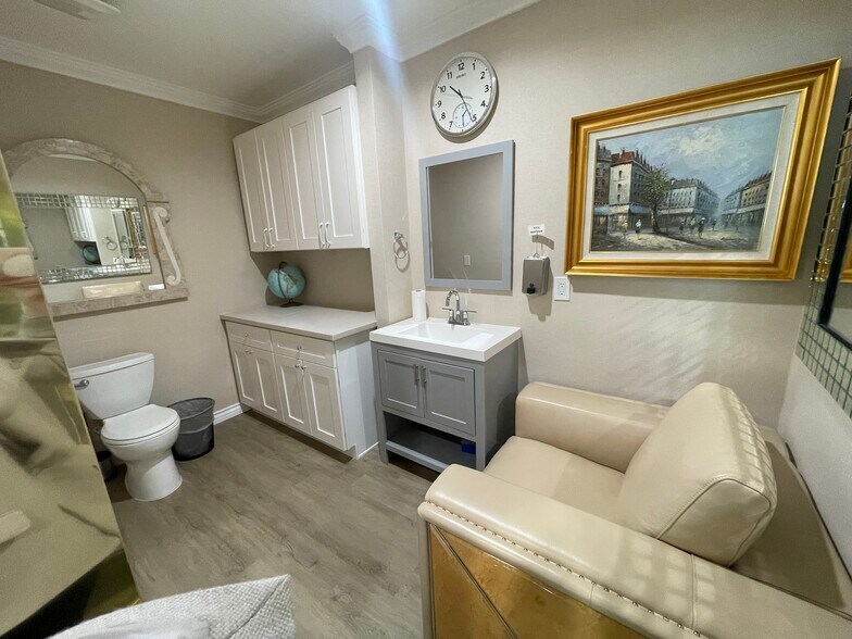 More Photos Of 1021 S Union Ave, Los Angeles Office Residential For Lease