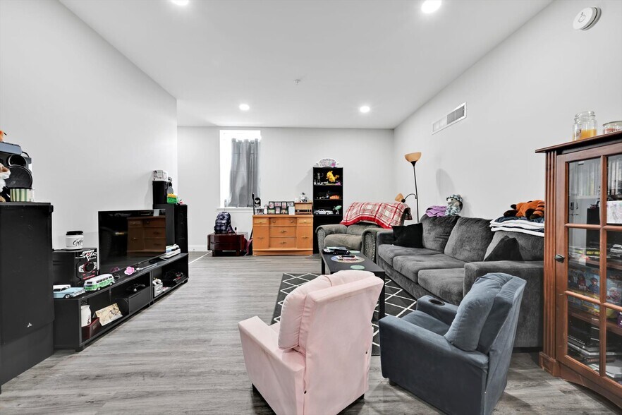 More Photos Of 236 W Market St, Jonestown Multifamily For Sale