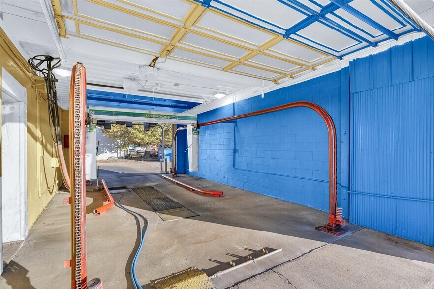 More Photos Of 501 E University Ave, Urbana Carwash For Sale