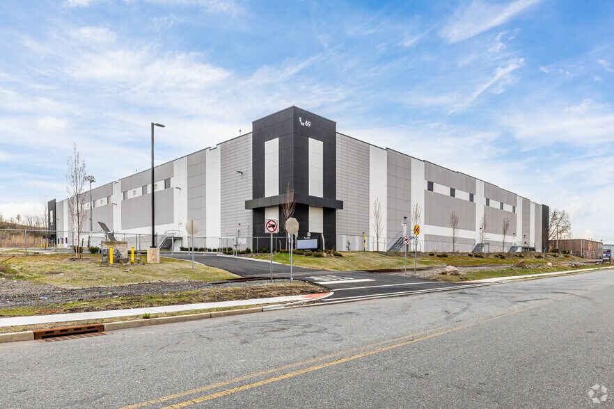 More Photos Of 69 Lefante Way, Bayonne Warehouse For Lease