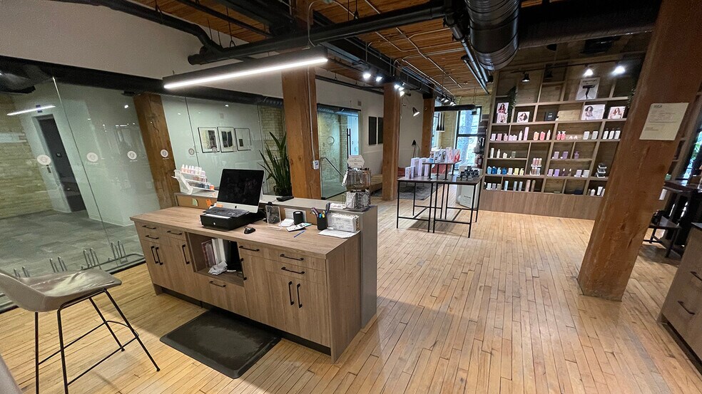 More Photos Of 139 Market Ave, Winnipeg Apartments For Lease