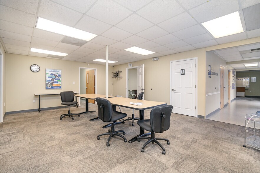 More Photos Of 110-128 Armstrong St, Gastonia Light Manufacturing For Sale