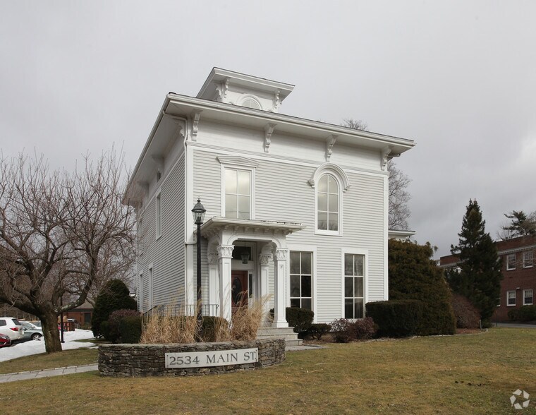 More Photos Of 2534 Main St, Glastonbury Office For Lease