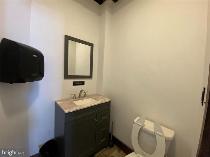 More Photos Of 39 N 4th St, Camden Storefront Retail Residential For Lease