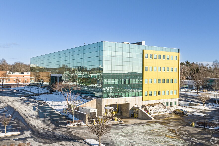 More Photos Of 135 Crossways Park Dr, Woodbury Office For Lease