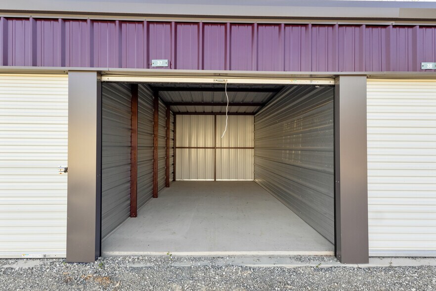 More Photos Of 9110 FR 2140, Cassville Self Storage For Sale