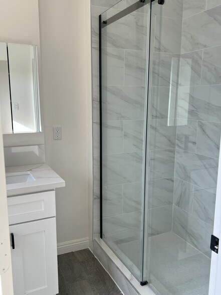 More Photos Of 1030-1034 S Fairfax Ave, Los Angeles Storefront Retail Residential For Lease