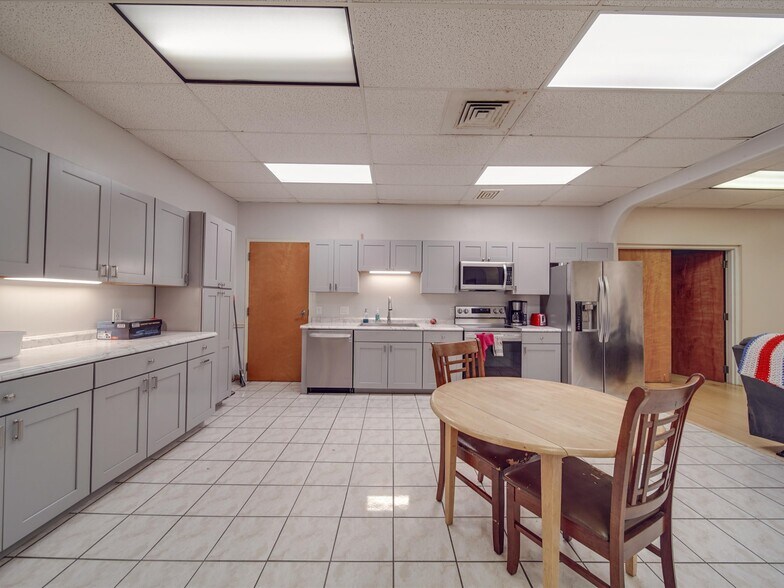 More Photos Of 4400 Republic Ct, Concord Warehouse For Lease