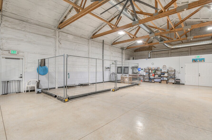 More Photos Of 56870 Enterprise Dr, Sunriver Flex For Sale