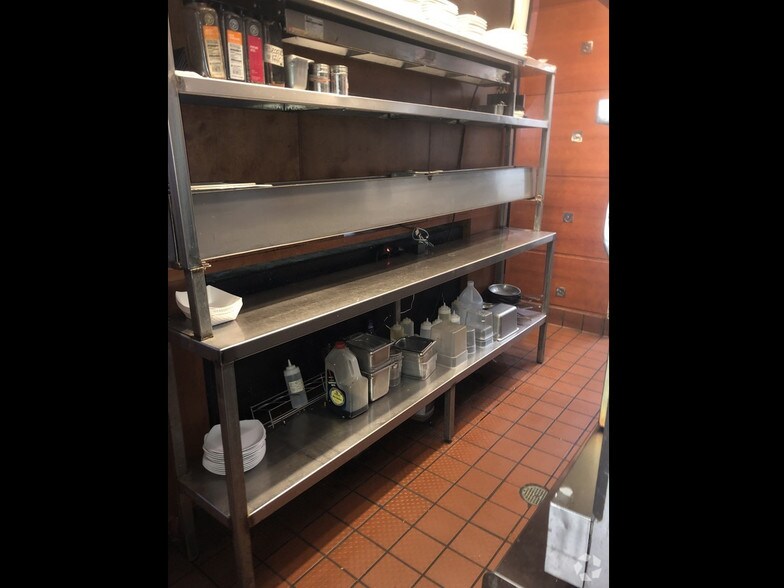 More Photos Of 109 Old Chapin Rd, Lexington Storefront Retail Office For Lease