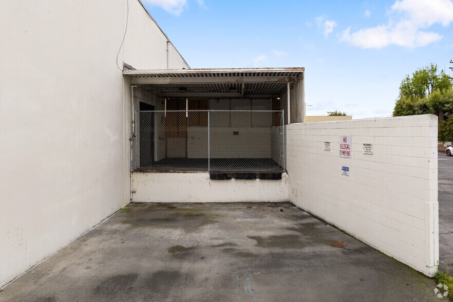 More Photos Of 635 N Azusa Ave, West Covina Freestanding For Sale