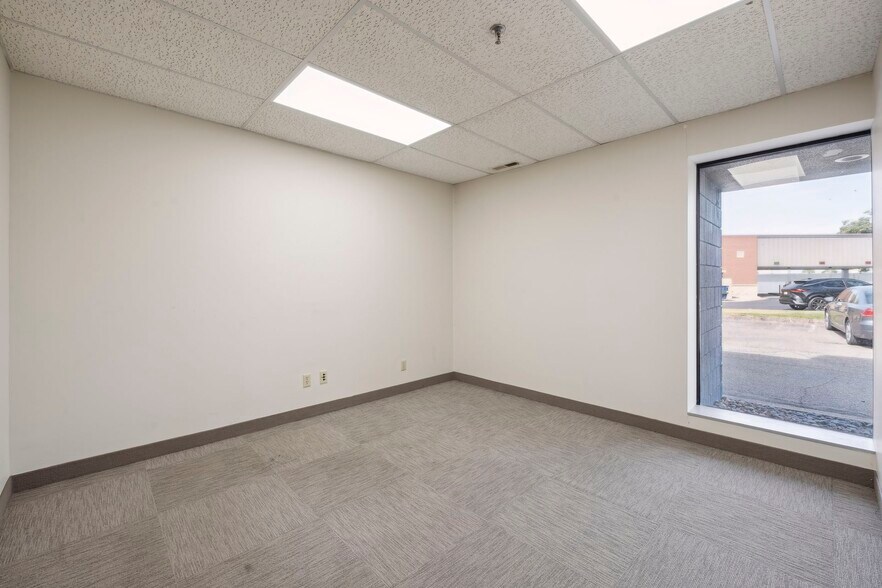 More Photos Of 7115-7133 Washington Ave S, Edina Research And Development For Lease