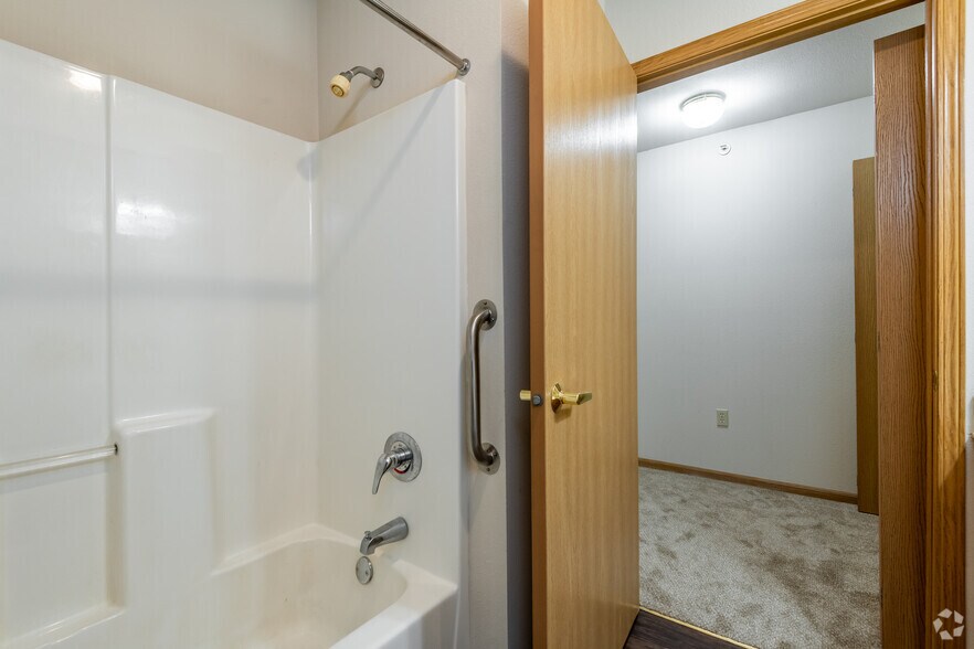 More Photos Of 2409 10th Ave, South Milwaukee Apartments For Sale