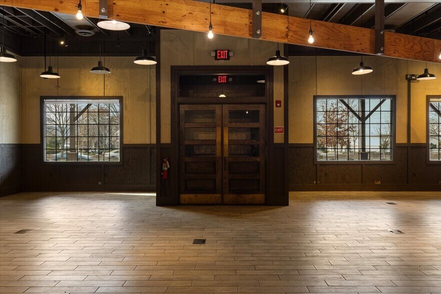 More Photos Of 1445 Center Dr, Medford Restaurant For Lease