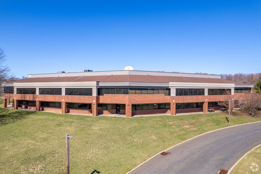 More Photos Of 255 Business Center Dr, Horsham Township Office For Lease