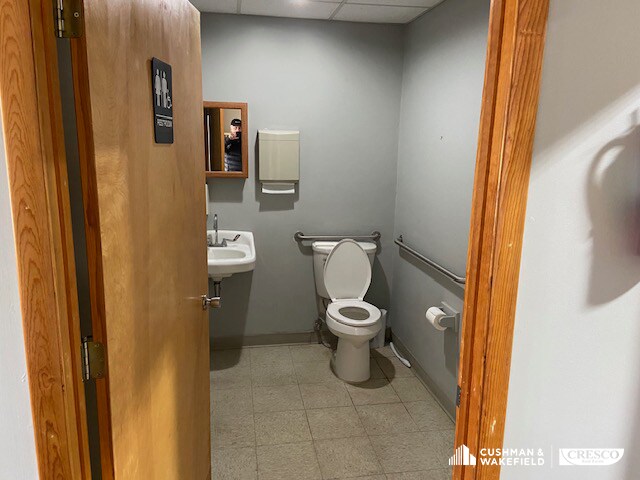 More Photos Of 601 Towpath Rd, Broadview Heights Warehouse For Lease