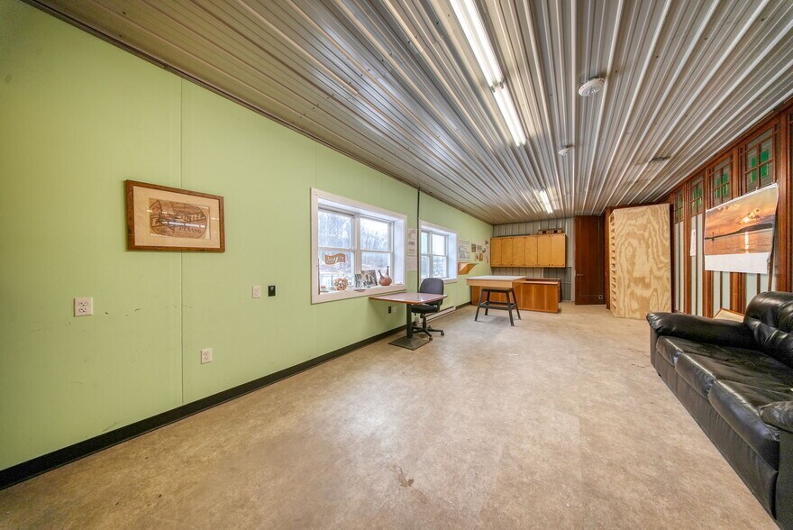 More Photos Of 26 Holland rd, Ferndale Manufacturing For Sale