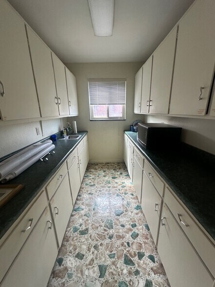 More Photos Of 402 Church St, Summersville General Retail For Sale