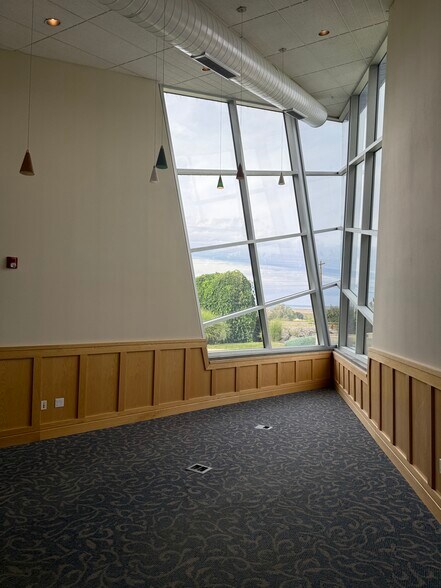 More Photos Of 3684 N Townsend Ave, Montrose Flex For Sale