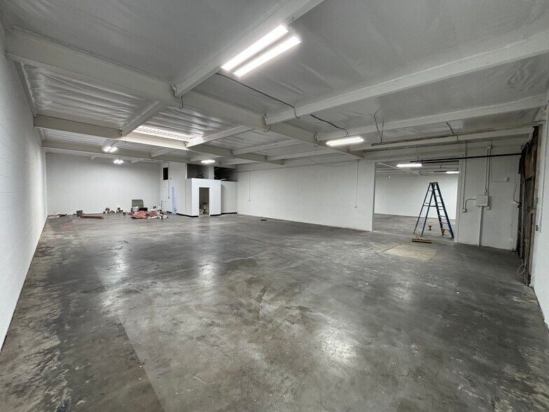 More Photos Of 1428 W South Central Park Ave, Anaheim Warehouse For Lease