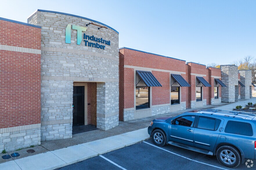 More Photos Of 807-809 Varsity Dr, Tupelo Storefront For Sale