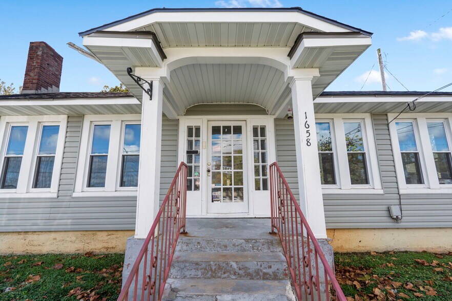 More Photos Of 1658 Saint Louis St, Springfield Office For Lease