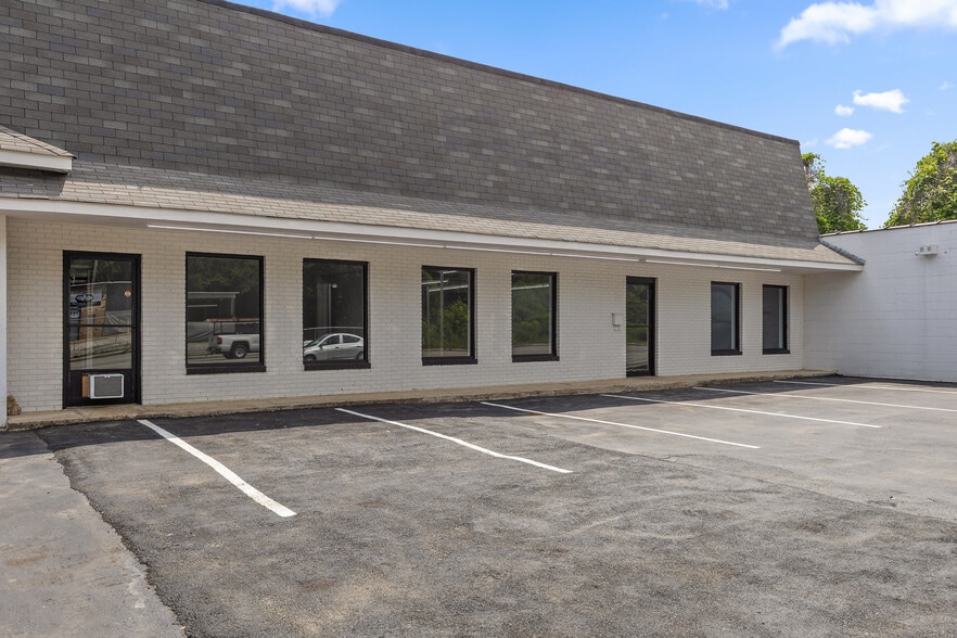More Photos Of 734 Ashland Ter, Chattanooga Storefront Retail Office For Sale
