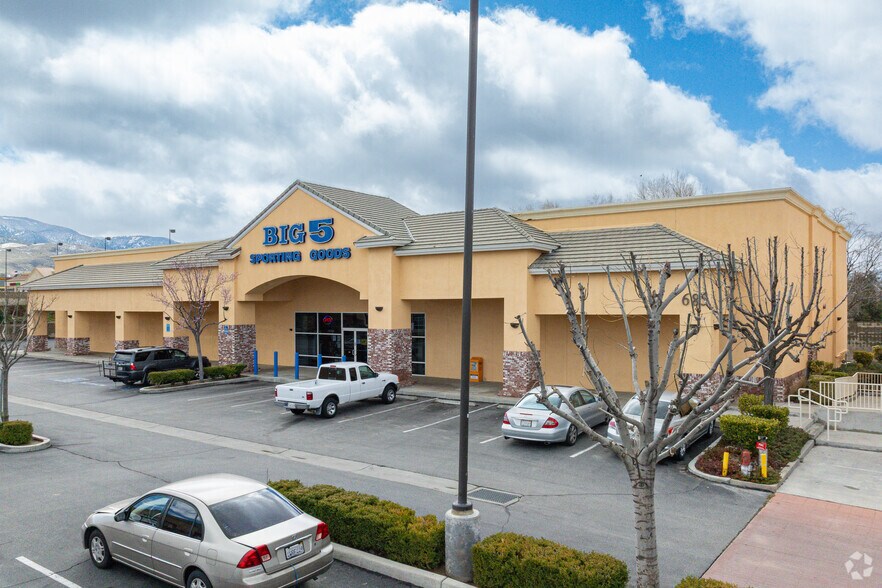 More Photos Of 645-695 Tucker Rd, Tehachapi Unknown For Lease