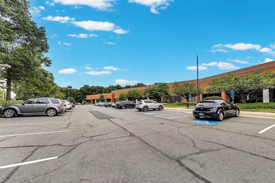 More Photos Of 365 Herndon Pky, Herndon Medical For Lease