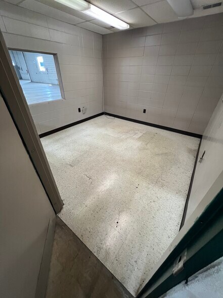 More Photos Of N90W14635 Commerce Dr, Menomonee Falls Manufacturing For Sale