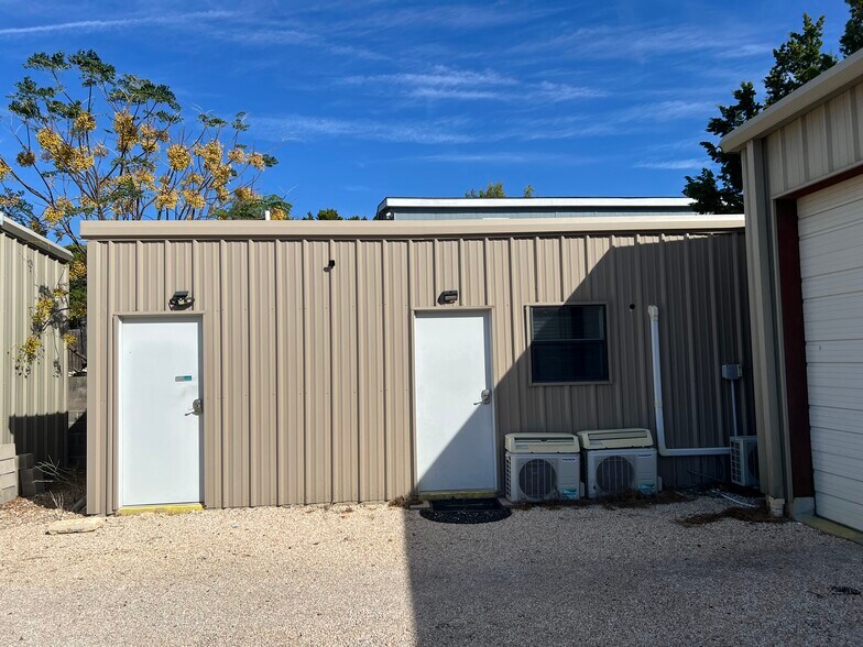 More Photos Of 3705 San Antonio St, Austin Warehouse For Lease