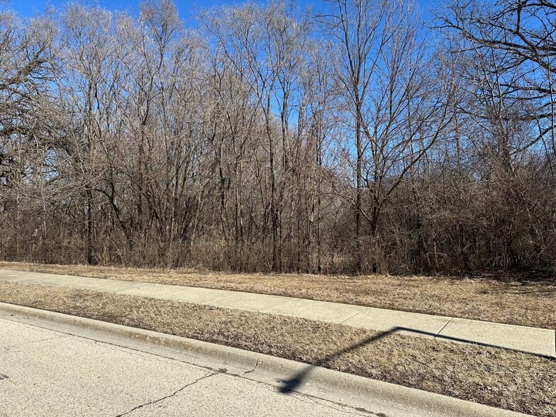 More Photos Of 1702 Oak Dr, Mchenry Land For Sale