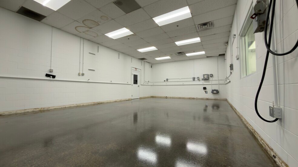 More Photos Of 1102 Aviation Blvd, Hebron Warehouse For Lease