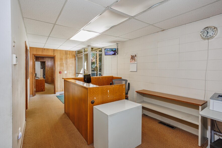 More Photos Of 835 SE 17th Ave, Portland Office For Sale