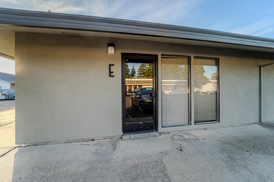 More Photos Of 1548 Poole Blvd, Yuba City Office For Lease