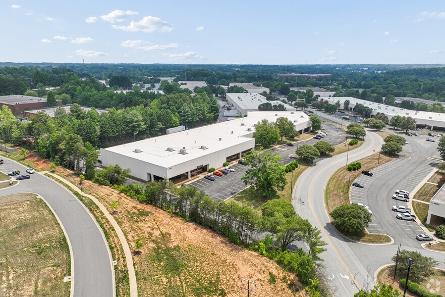 More Photos Of 4524 Green Point Dr, Greensboro Unknown For Lease