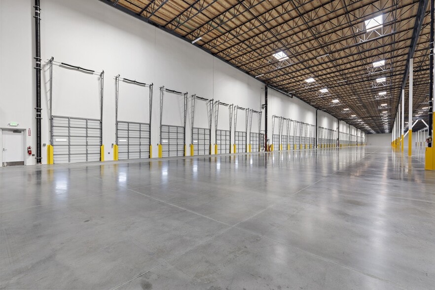 More Photos Of 2401 E Wardlow Rd, Long Beach Warehouse For Lease