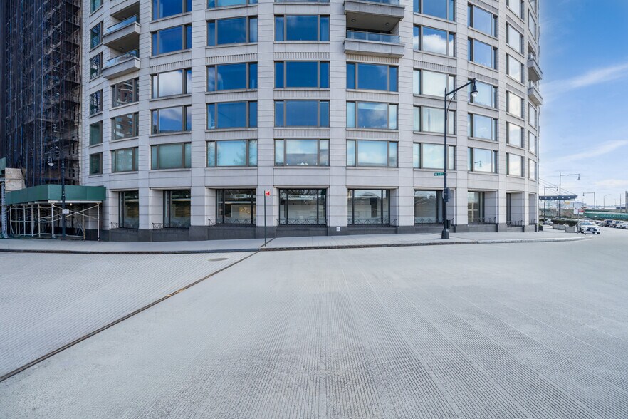 More Photos Of 240 Riverside Blvd, New York Apartments For Sale