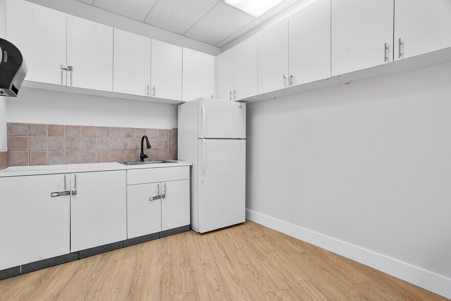 More Photos Of 10300-10380 NW 53rd St, Sunrise Distribution For Lease