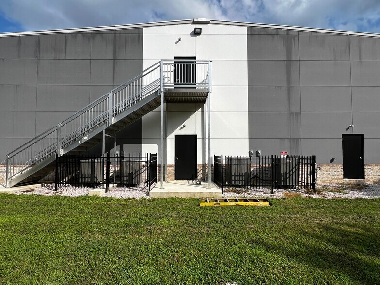 More Photos Of 1241 College Park Dr, Dover Loft Creative Space For Lease