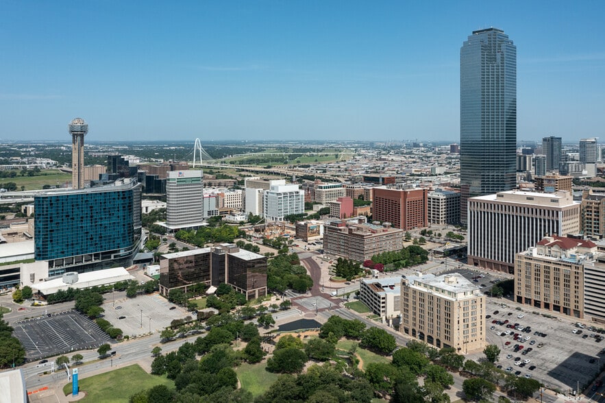 More Photos Of 900 Jackson St, Dallas Office For Lease