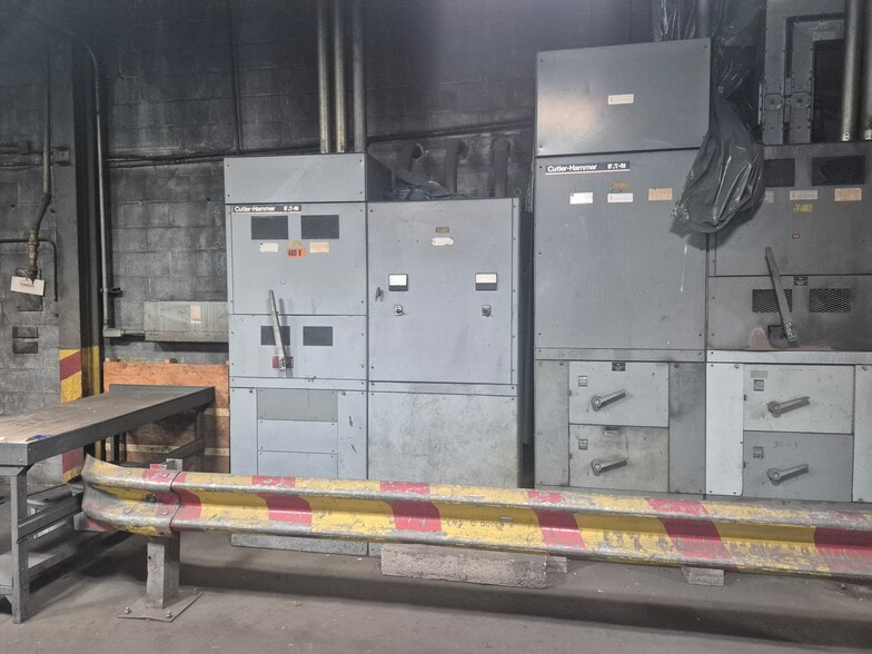 More Photos Of 400 S Gray St, Albany Manufacturing For Sale