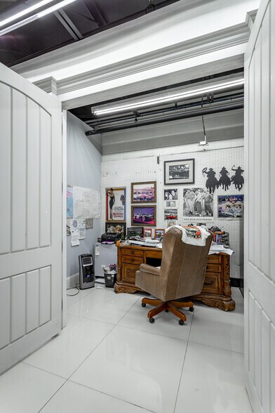 More Photos Of 395 S Ocoee St, Cleveland Showroom For Sale