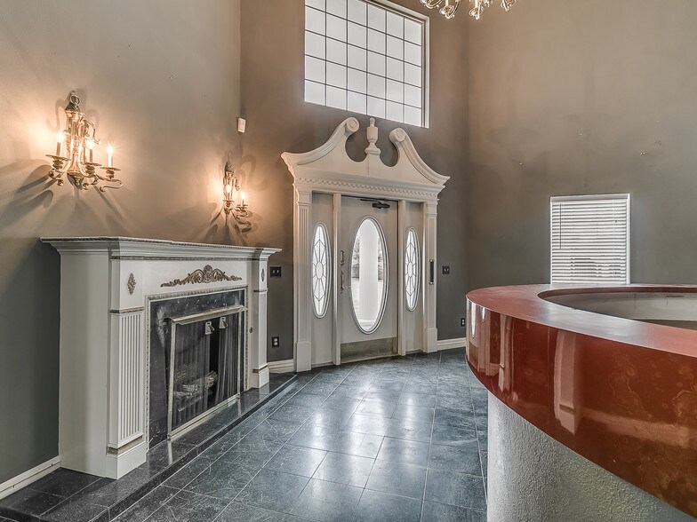 More Photos Of 4645 Tinker Diagonal, Oklahoma City Loft Creative Space For Sale