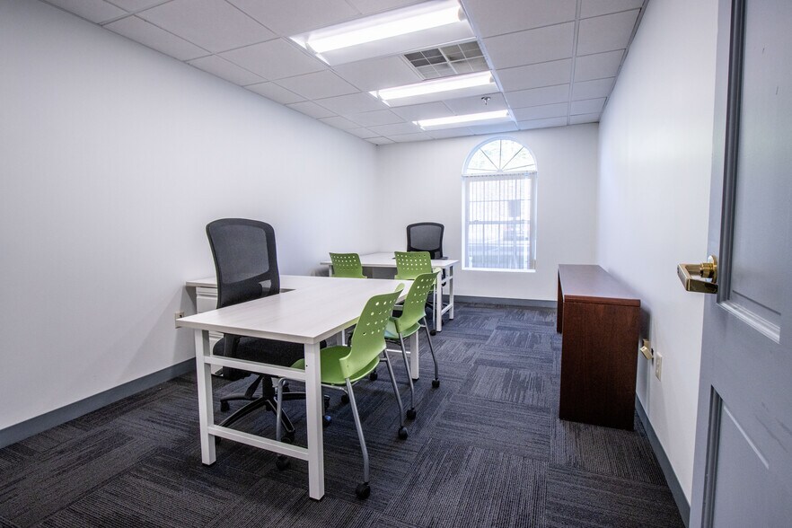 More Photos Of 800 Turnpike St, North Andover Coworking Space